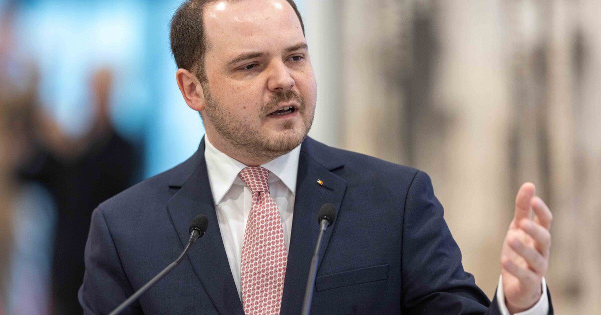 Bugetul pentru medicamente compensate crește cu 400 de milioane de lei, anunță ministrul Sănătății Ministrul Sănătății, Alexandru Rogobete, a anunțat joi majorarea bugetului pentru compensarea medicamentelor incluse în programele naționale de sănătate