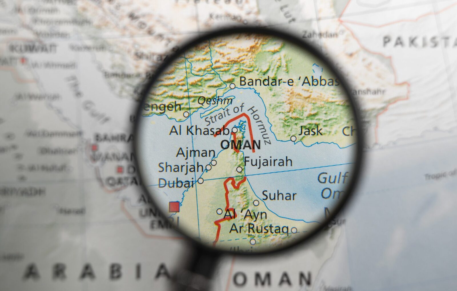 Marea Britanie a autorizat Statele Unite ale Americii să utilizeze bazele sale militare pentru posibile atacuri împotriva unor obiective iraniene, ridicând tensiunile în contextul disputei privind Strâmtoarea Ormuz