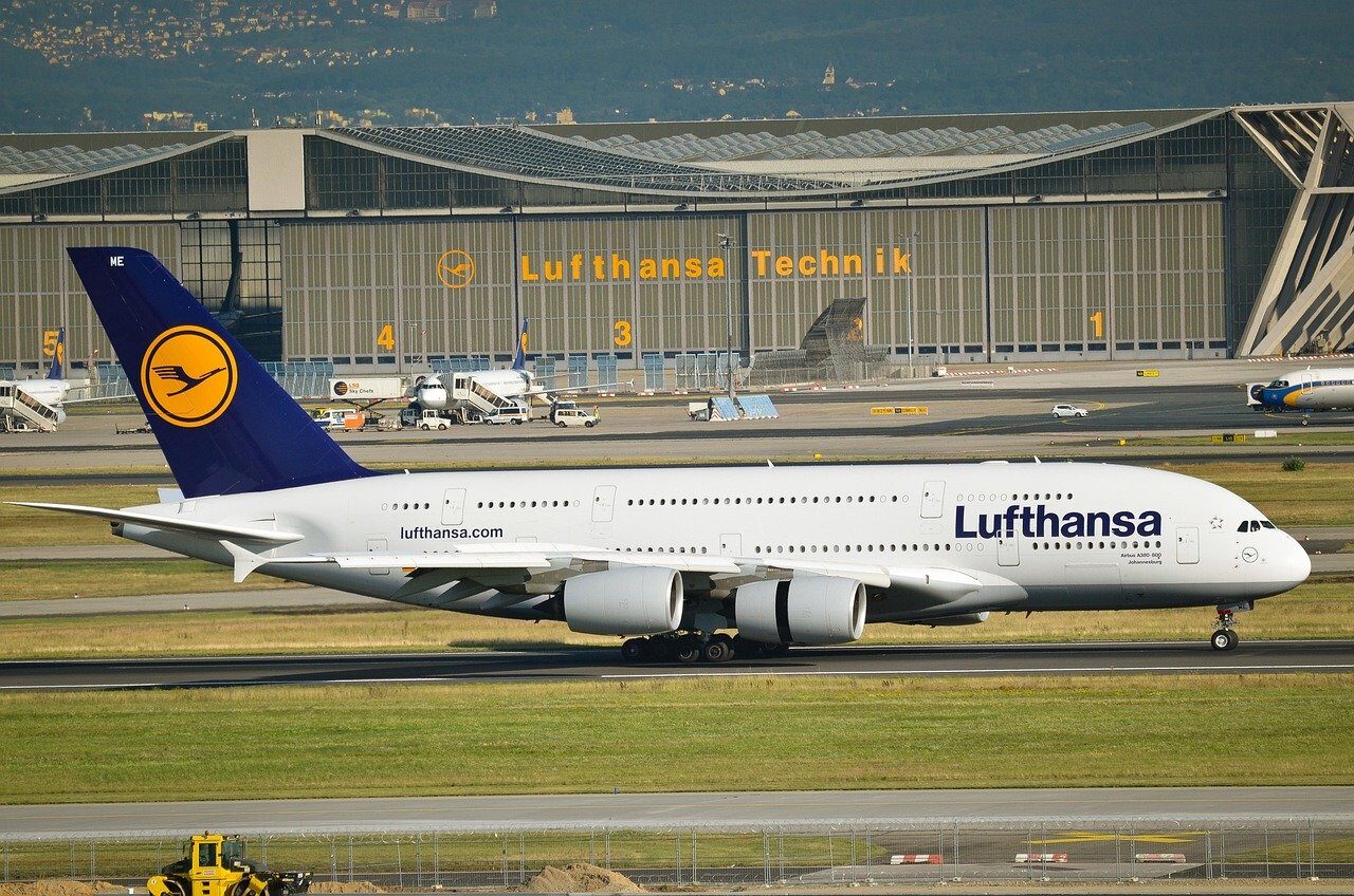 Lufthansa anulează mii de zboruri spre Orientul Mijlociu, provocând îngrijorări în rândul pasagerilor Compania aeriană germană Lufthansa a anunțat anularea a mii de zboruri spre Orientul Mijlociu, decizie care afectează semnificativ planurile de călătorie ale pasagerilor