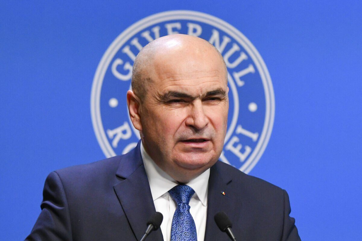 Bolojan: Investițiile americane, cruciale pentru România; accent pe echilibru bugetar Premierul Ilie Bolojan a accentuat importanța investițiilor americane pentru dezvoltarea economică a României, în cadrul Adunării Generale a Camerei de Comerț Româno-Americane