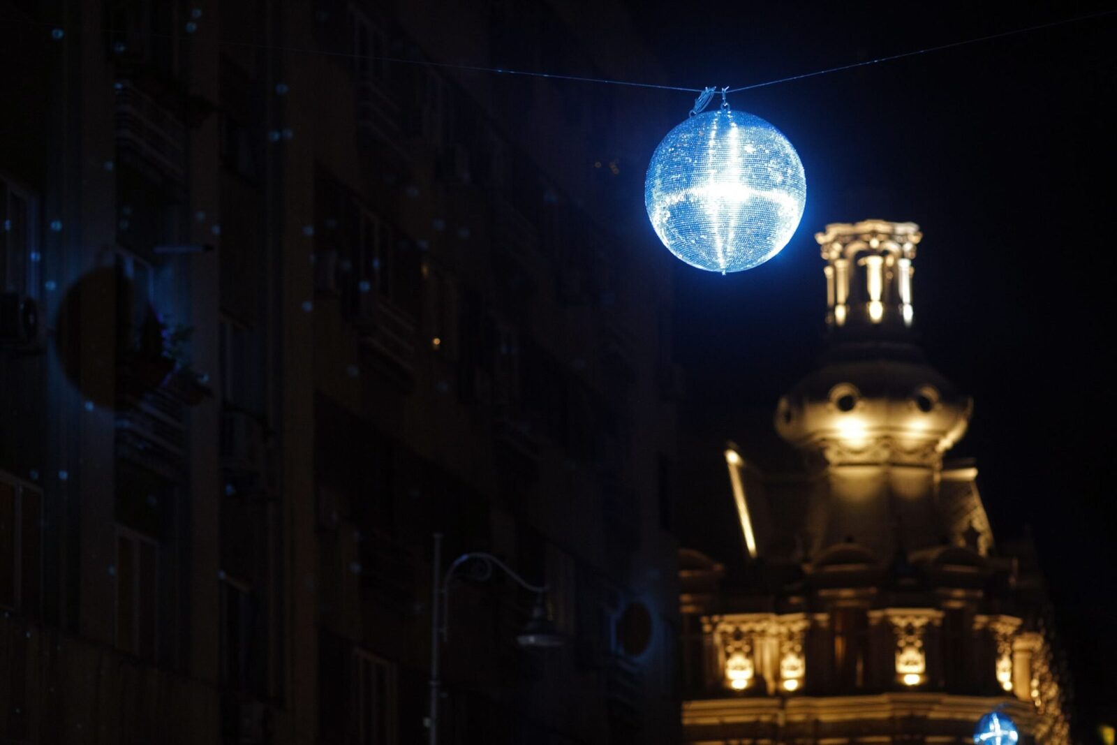 Evenimente în București: Artă, Muzică, Film și Ce Face Primăvara Primăvara întârzie să-și facă simțită prezența, dar viața culturală a Bucureștiului este în plină efervescență