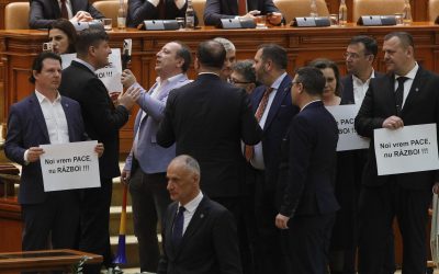 Trei deputați, sancționați: Indemnizații tăiate pentru parlamentarii sos România