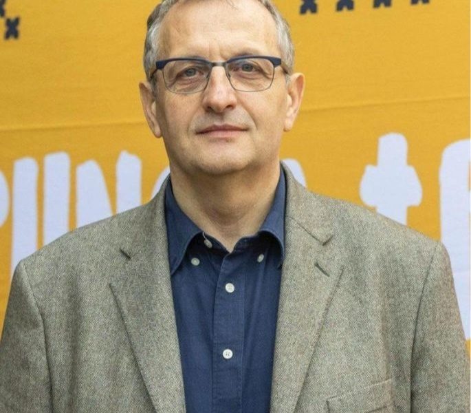 Călin Costinaș părăsește conducerea Profi odată cu integrarea în Ahold Delhaize Călin Costinaș, fostul director general adjunct al Profi, își încheie mandatul în echipa de conducere a retailerului începând cu 31 martie, odată cu finalizarea integrării Profi și Mega Image în cadrul grupului olandezo-belgian Ahold Delhaize