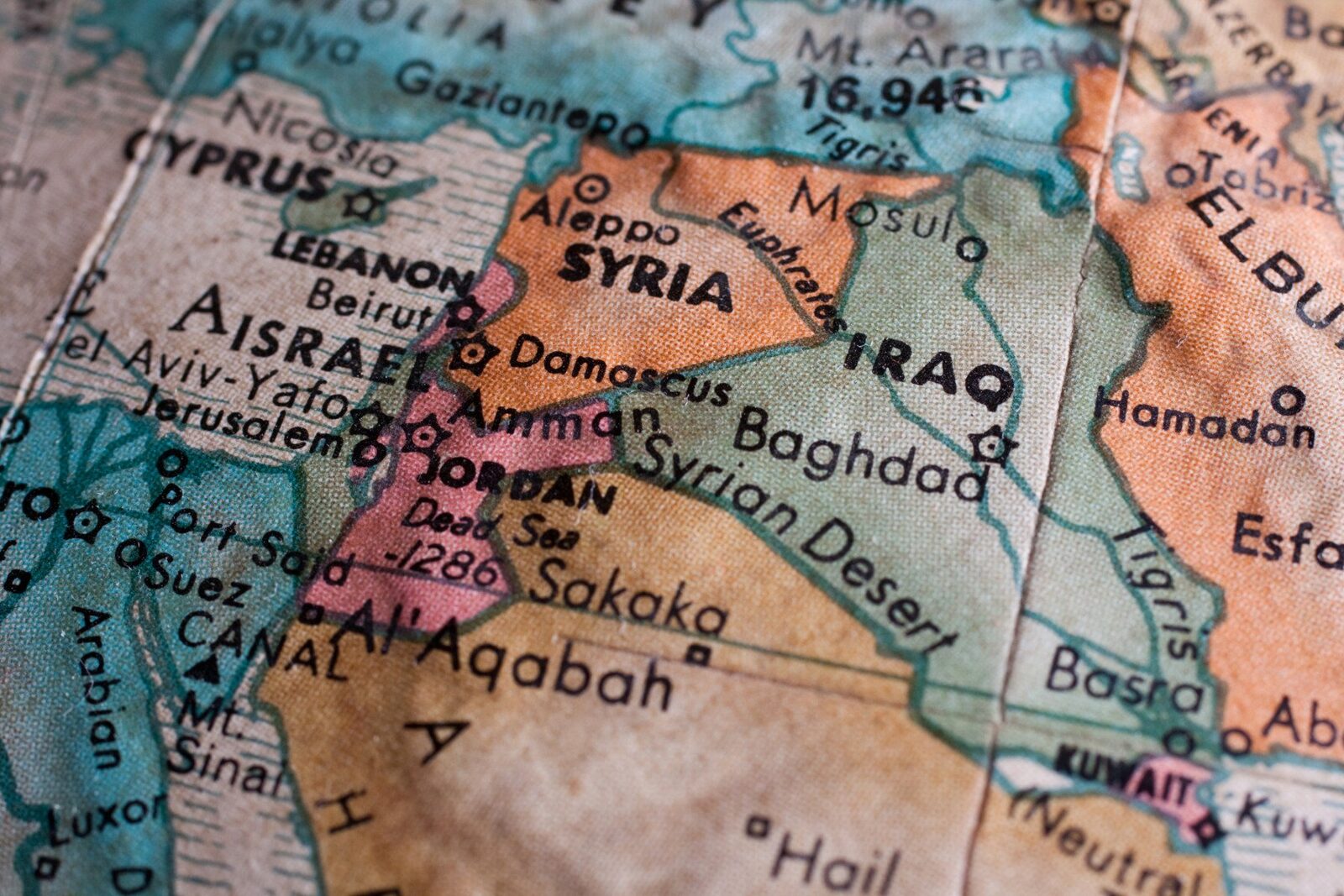 Peste 200.000 de refugiați au fugit din Liban în Siria Peste 200.000 de persoane, majoritatea de naționalitate siriană, au traversat granița din Liban în Siria, de la începutul conflictului armat dintre Israel și gruparea Hezbollah, la începutul lunii martie