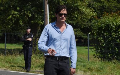 Războiul pentru averea lui Alain Delon: Un nou episod în saga moștenirii Paris, Franța – Alain Fabien Delon, unul dintre fiii legendarului actor francez Alain Delon, a decis să renunțe la procesul deschis în Franța împotriva surorii sale, Anouchka, și a celorlalți executori testamentari