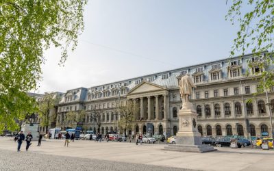 Profesorii Universității București protestează față de schimbarea criteriilor de funcționare a programelor de studiu Profesorii de la Universitatea din București (UB) au inițiat un memoriu de protest, adresat conducerii universității, prin care contestă noile criterii de evaluare a programelor de studiu