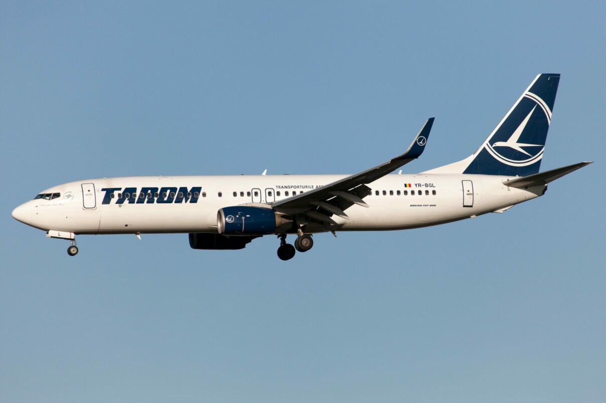 TAROM aduce peste 360 de români din Cairo la Otopeni Compania aeriană națională TAROM va repatria peste 360 de români din Cairo cu un zbor special programat pentru luni dimineața pe Aeroportul Otopeni, potrivit unui comunicat emis duminică
