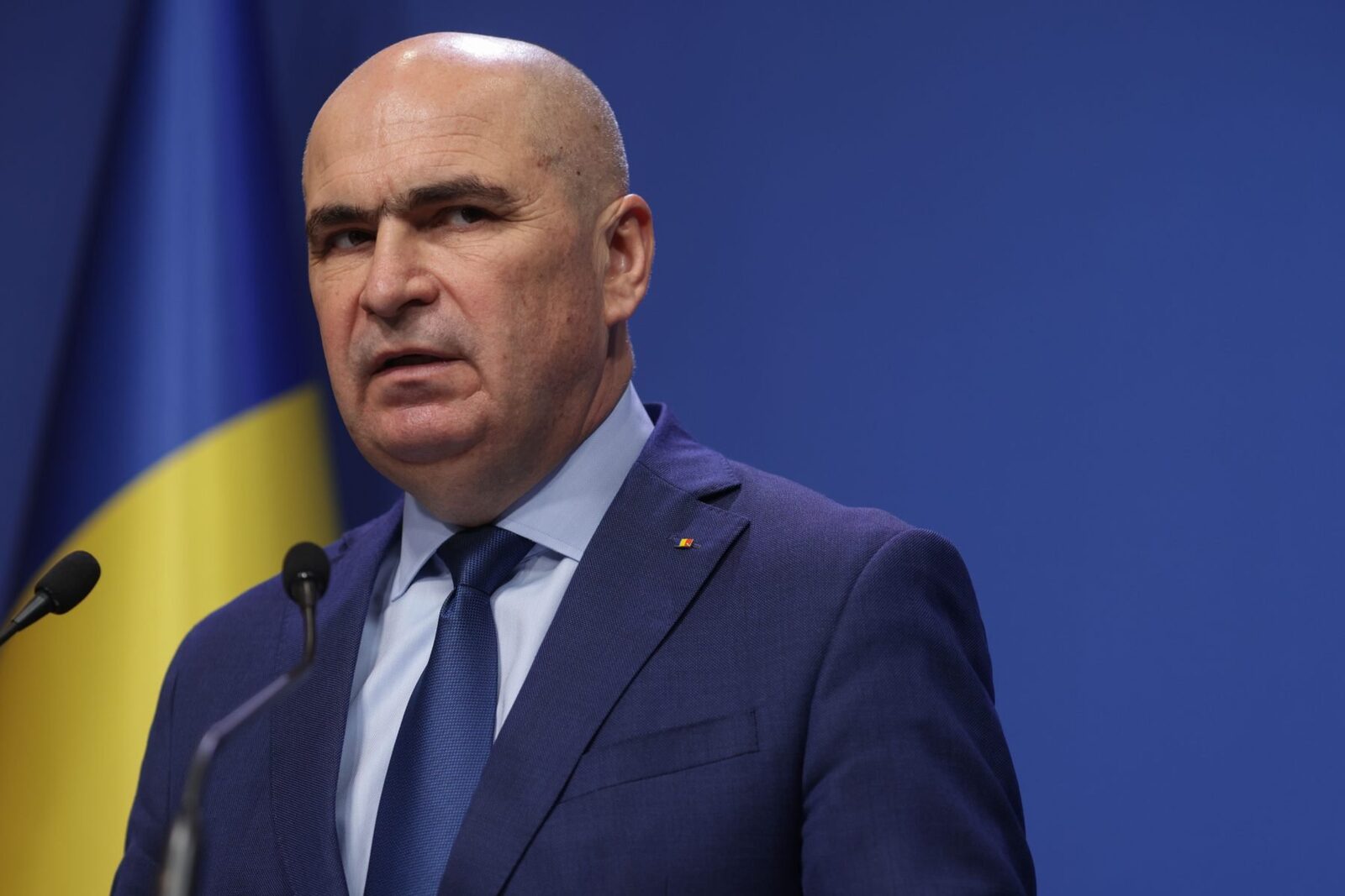 Bolojan acuză PSD de „retorică de tip AUR” în contextul amendamentelor la buget Premierul Ilie Bolojan a criticat dur anunțul PSD privind amendamentele la bugetul de stat, calificând abordarea social-democraților drept o încercare de a evita asumarea responsabilității guvernării