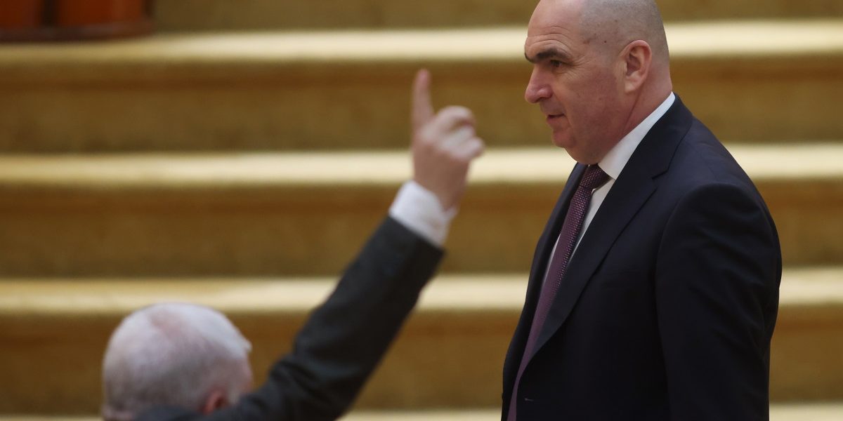 AUR conduce în intenția de vot, arată un sondaj CURS Alianța pentru Unirea Românilor (AUR) ar obține 33% din voturi dacă duminica viitoare ar avea loc alegeri parlamentare, potrivit unui sondaj realizat de Centrul de Sociologie Urbană și Regională – CURS