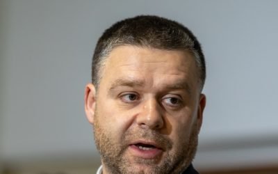 Sute de angajați pleacă, instituții publice vor fi comasate