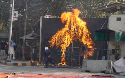 Violențe în Pakistan după atacurile asupra Iranului: Zeci de morți și proteste anti-americane KARACHI, Pakistan (AP) – Cel puțin 22 de persoane și-au pierdut viața și peste 120 au fost rănite în urma unor confruntări violente între protestatari și forțele de securitate în Pakistan