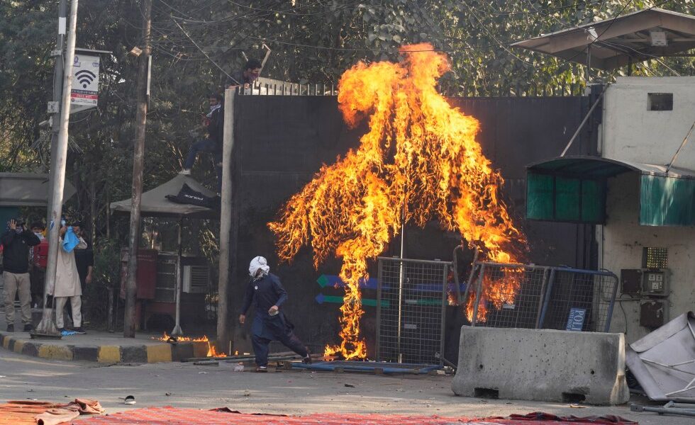 22 killed as protesters try to storm US Consulate in Pakistan