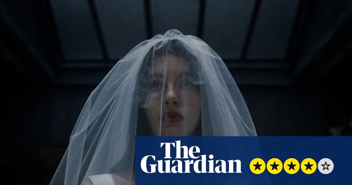 O nouă serie horror Netflix promite fiori reci, dar pune sub semnul întrebării și mariajul Noua producție Netflix, „Something Very Bad Is Going to Happen”, promite să țină telespectatorii cu sufletul la gură
