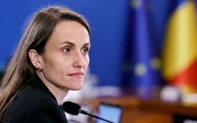 Oana Țoiu, audiată în scandalul repatrierii românilor din Orientul Mijlociu Comisia de politică externă a Camerei Deputaților a fost scena unei audieri tensionate miercuri, în care șefa diplomației române, Oana Țoiu, a fost interogată timp de trei ore