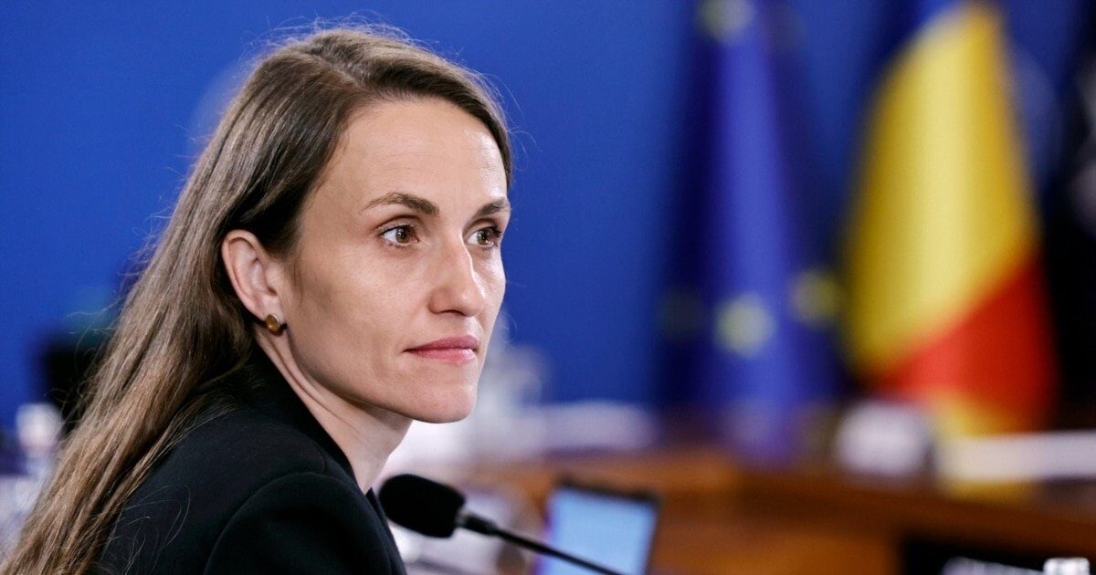 Oana Țoiu, audiată în scandalul repatrierii românilor din Orientul Mijlociu Comisia de politică externă a Camerei Deputaților a fost scena unei audieri tensionate miercuri, în care șefa diplomației române, Oana Țoiu, a fost interogată timp de trei ore