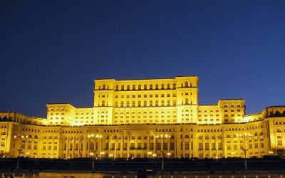 Palatul Parlamentului, iluminat în galben pentru a atrage atenția asupra endometriozei Fațada principală a Palatului Parlamentului va fi iluminată marți, 31 martie, între orele 20:00 și 24:00, în culoarea galbenă