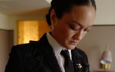 Autumn Durald Arkapaw, prima femeie de culoare nominalizată la Oscar pentru imagine, a strălucit pe covorul roșu într-o creație Thom Browne Cineasta Autumn Durald Arkapaw a făcut istorie la cea de-a 96-a ediție a Premiilor Oscar, devenind prima femeie de culoare nominalizată la categoria ”Cea mai bună imagine”