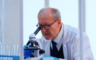 Creier uman conectat la un cip de siliciu învață să joace Doom O echipă de cercetători a realizat o performanță remarcabilă în domeniul interfețelor creier-calculator