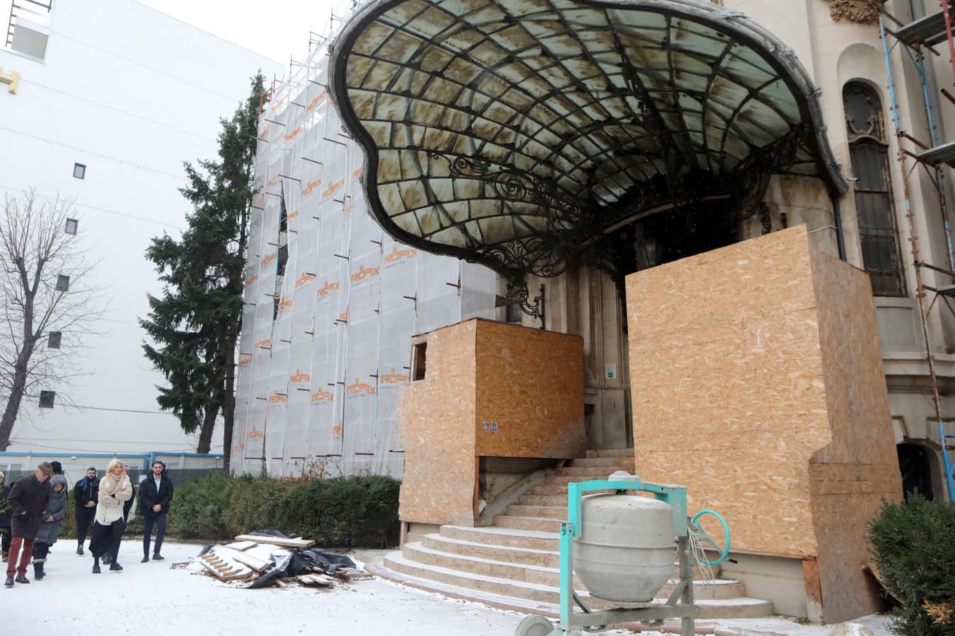 Verificări la Muzeul „George Enescu”: Obiecte de Patrimoniu Depozitate în Containere Două echipe de control efectuează, în prezent, verificări la Muzeul Național „George Enescu”, concentrându-se pe starea de conservare și condițiile de depozitare a unor obiecte de patrimoniu de o valoare inestimabilă