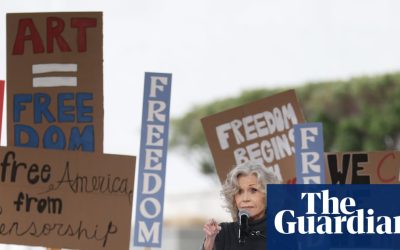 Jane Fonda mobilizează artiștii împotriva „autoritarismului” în SUA Washington, SUA – Actrița Jane Fonda, alături de jurnaliști, muzicieni și scriitori, a chemat cetățenii americani să „își rupă tăcerea” și să „reziste autoritarismului”, într-un eveniment organizat vineri în fața Centrului John F