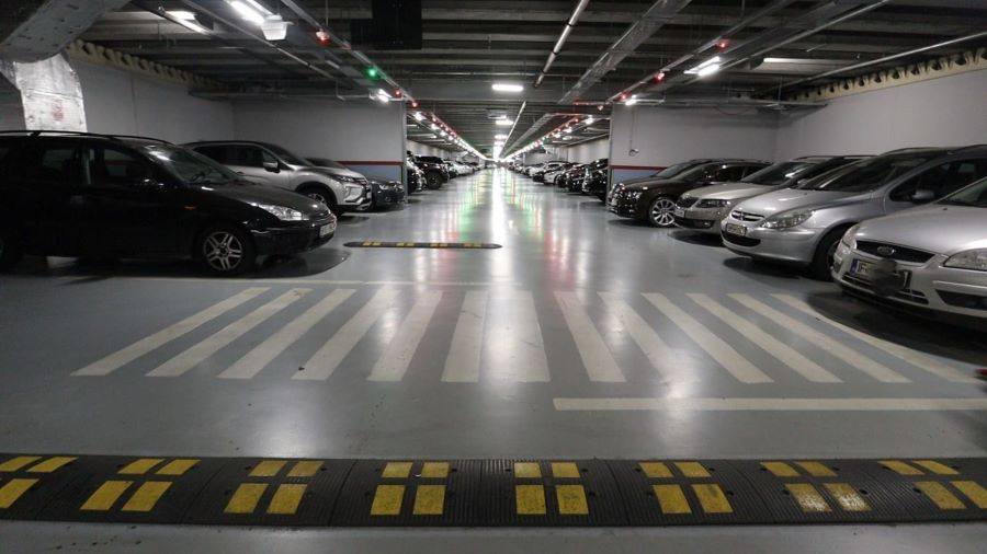 Parcarea subterană de pe Decebal, mai scumpă pentru șoferi Un proiect de hotărâre care prevede majorarea tarifelor pentru parcarea subterană de pe bulevardul Decebal din Sectorul 3 va fi supus dezbaterii consilierilor locali săptămâna viitoare, pe 25 martie