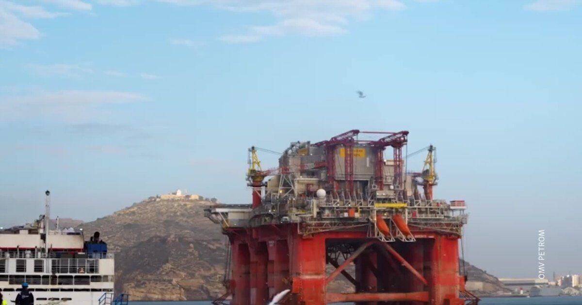Neptun Deep: Extracția de gaze din Marea Neagră avansează, dar securitatea ridică semne de întrebare Proiectul Neptun Deep, cel mai amplu proiect de gaze naturale din Marea Neagră, își continuă dezvoltarea conform planului, cu foraje în curs și infrastructura la uscat în stadiu avansat
