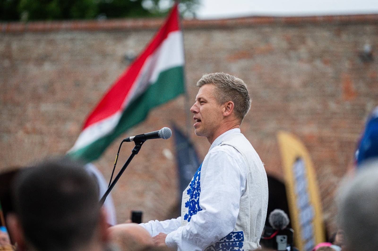 Magyar cere anchetă privind o presupusă operațiune a serviciilor secrete împotriva partidului său Liderul opoziției din Ungaria, Peter Magyar, solicită o investigație privind o posibilă operațiune a serviciilor de informații împotriva partidului său, Tisza