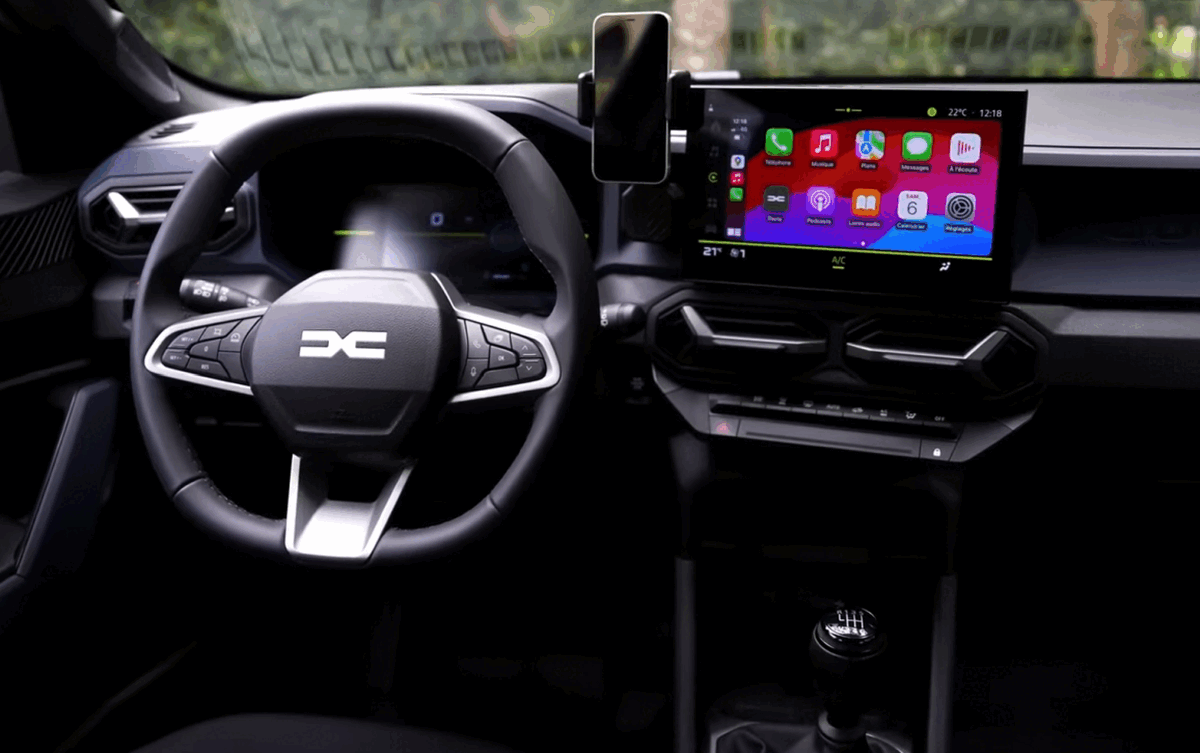 Dacia dezvăluie numele noului său crossover compact: Striker Dacia își extinde gama de modele cu un nou crossover de dimensiuni compacte, botezat oficial Striker