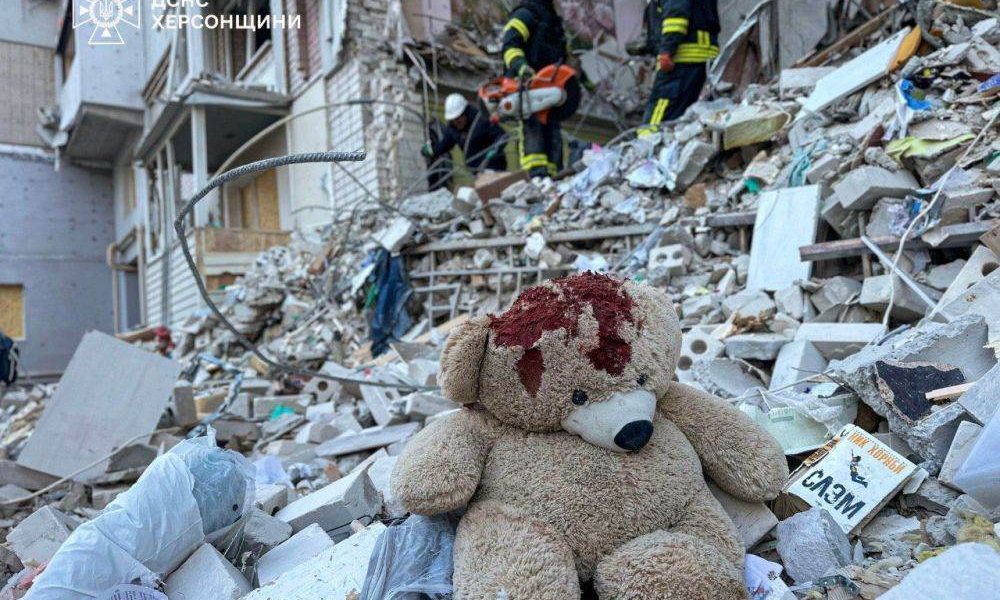 Atacurile Rusiei asupra regiunii Kiev: Patru morți și zeci de răniți Cel puțin patru persoane și-au pierdut viața și alte zece au fost rănite în urma unui atac rusesc asupra regiunii Kiev, conform informațiilor furnizate sâmbătă de poliția ucraineană