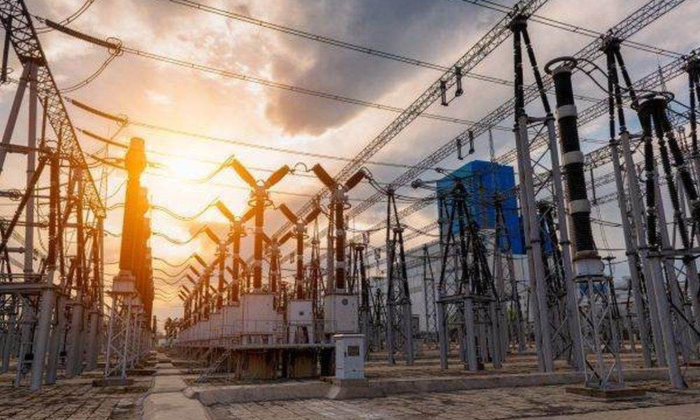 Iranul amenință cu represalii împotriva intereselor americane în Orientul Mijlociu Iranul avertizează că va riposta la orice atac asupra instalațiilor sale energetice, vizând instalațiile companiilor americane din Orientul Mijlociu