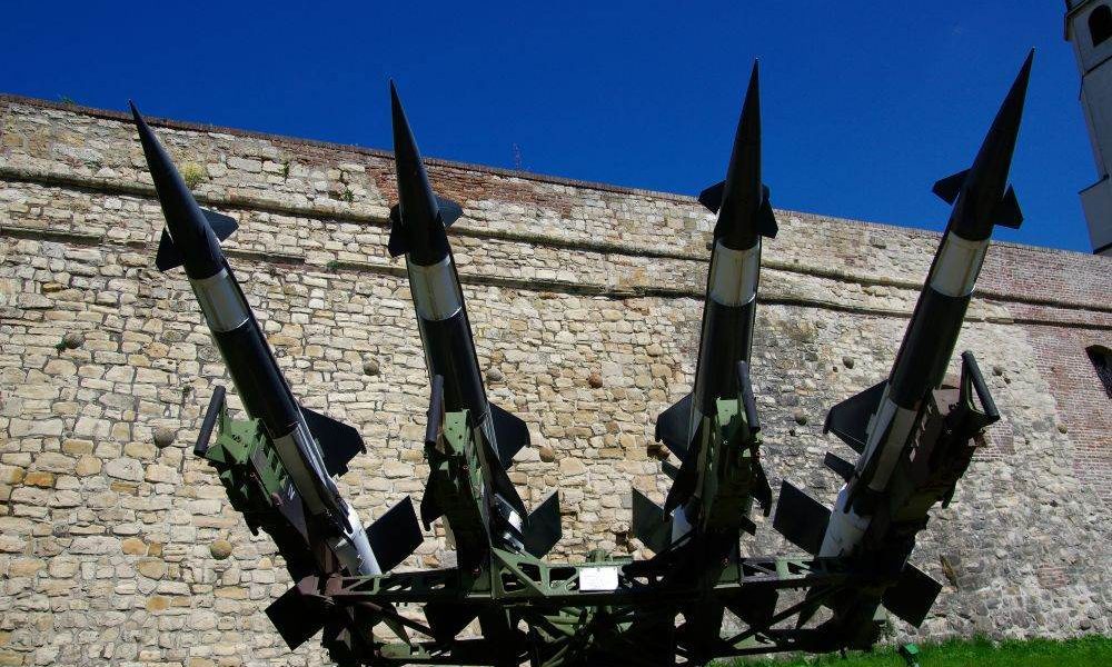 Israelul lovește instalații de producție de rachete iraniene Armata israeliană a anunțat, miercuri, că a efectuat atacuri asupra unor instalații de producție de rachete navale din Iran, controlate de Ministerul Apărării de la Teheran