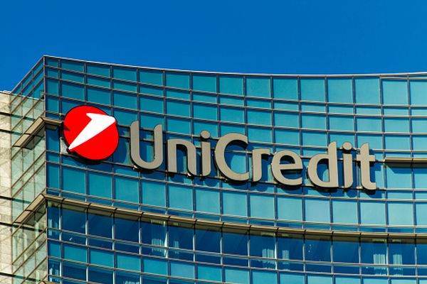 UniCredit Bank listează o nouă emisiune de obligațiuni la BVB, atrăgând 600 de milioane de lei UniCredit Bank, una dintre cele mai importante instituții financiare din România, a listat vineri, 27 martie, la Bursa de Valori București (BVB) cea de-a șasea emisiune de obligațiuni corporative, obținând 600 de milioane de lei de la investitorii instituționali