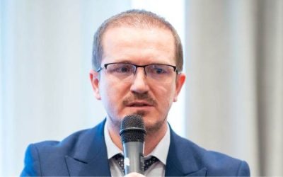 Proiectul privind REIT-urile, sub lupa parlamentarilor: Impactul bugetar, încă necunoscut Deputații vor analiza în comisiile de specialitate proiectul de lege privind funcționarea REIT-urilor (Societăți de Investiții Imobiliare), însă un calcul clar al impactului bugetar lipsește, a declarat Mihai-Cătălin Botez, membru în Comisia pentru buget, finanțe și bănci din cadrul Camerei Deputaților