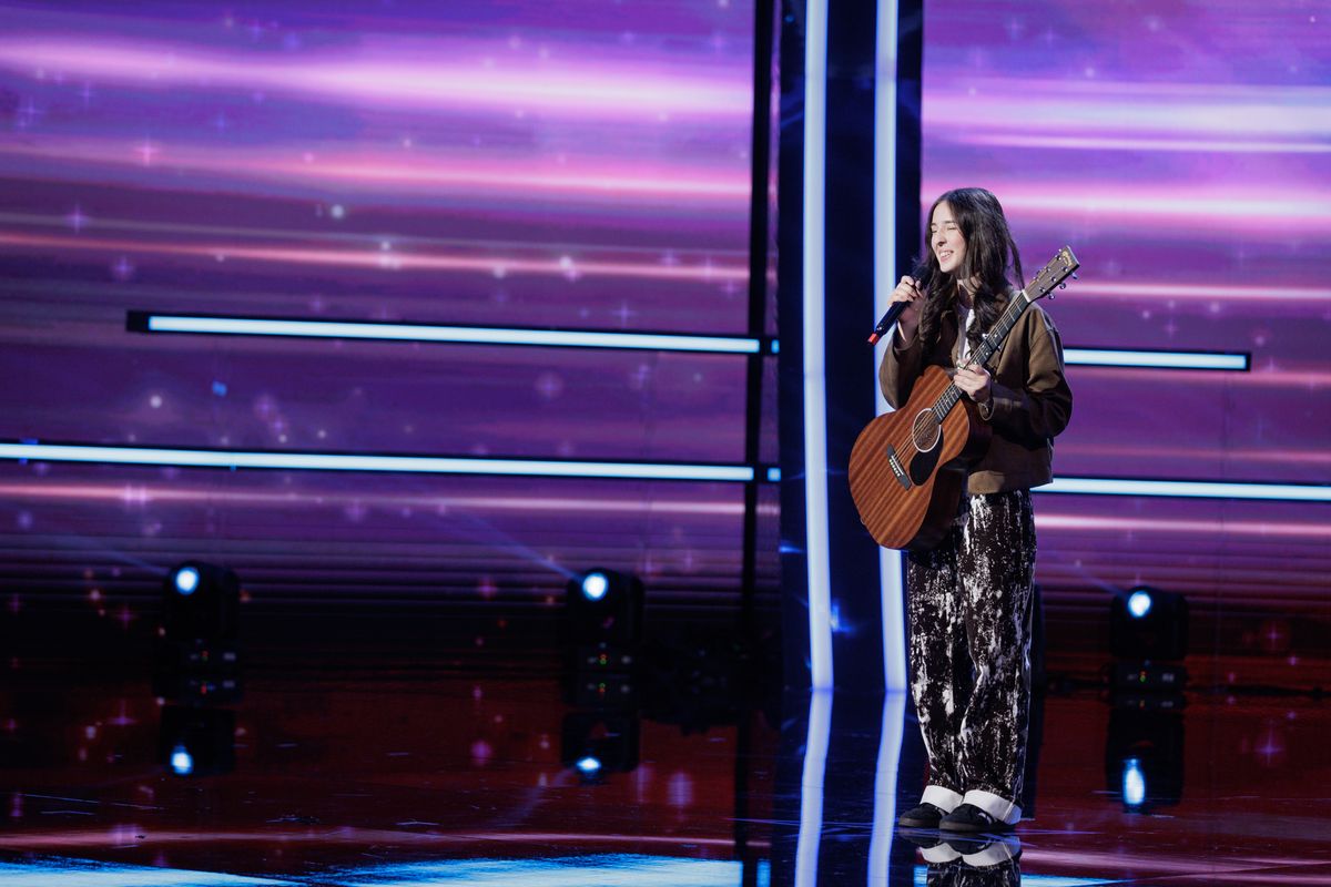 Sabina Bucea, o tânără cu o voce captivantă și o poveste de viață impresionantă, a reușit să impresioneze jurații emisiunii „Românii au talent” și să obțină patru de „Da”, asigurându-și astfel un loc în etapa următoare a competiției