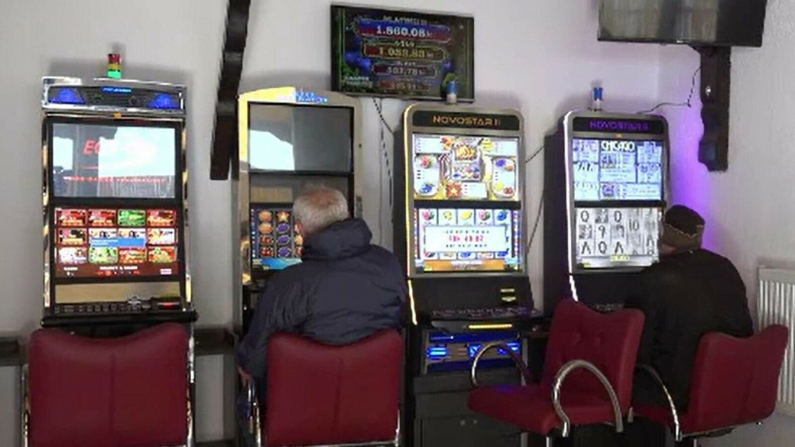Vaslui, pe cale să spună „stop” jocurilor de noroc Primăria Vaslui a inițiat un proiect de hotărâre privind interzicerea organizării și exploatării jocurilor de noroc pe raza municipiului