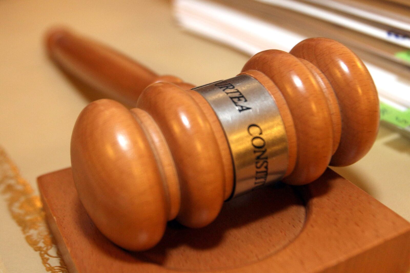 Avocatul Poporului a sesizat Curtea Constituțională (CCR) în legătură cu ordonanța de urgență a Guvernului privind reforma administrației publice