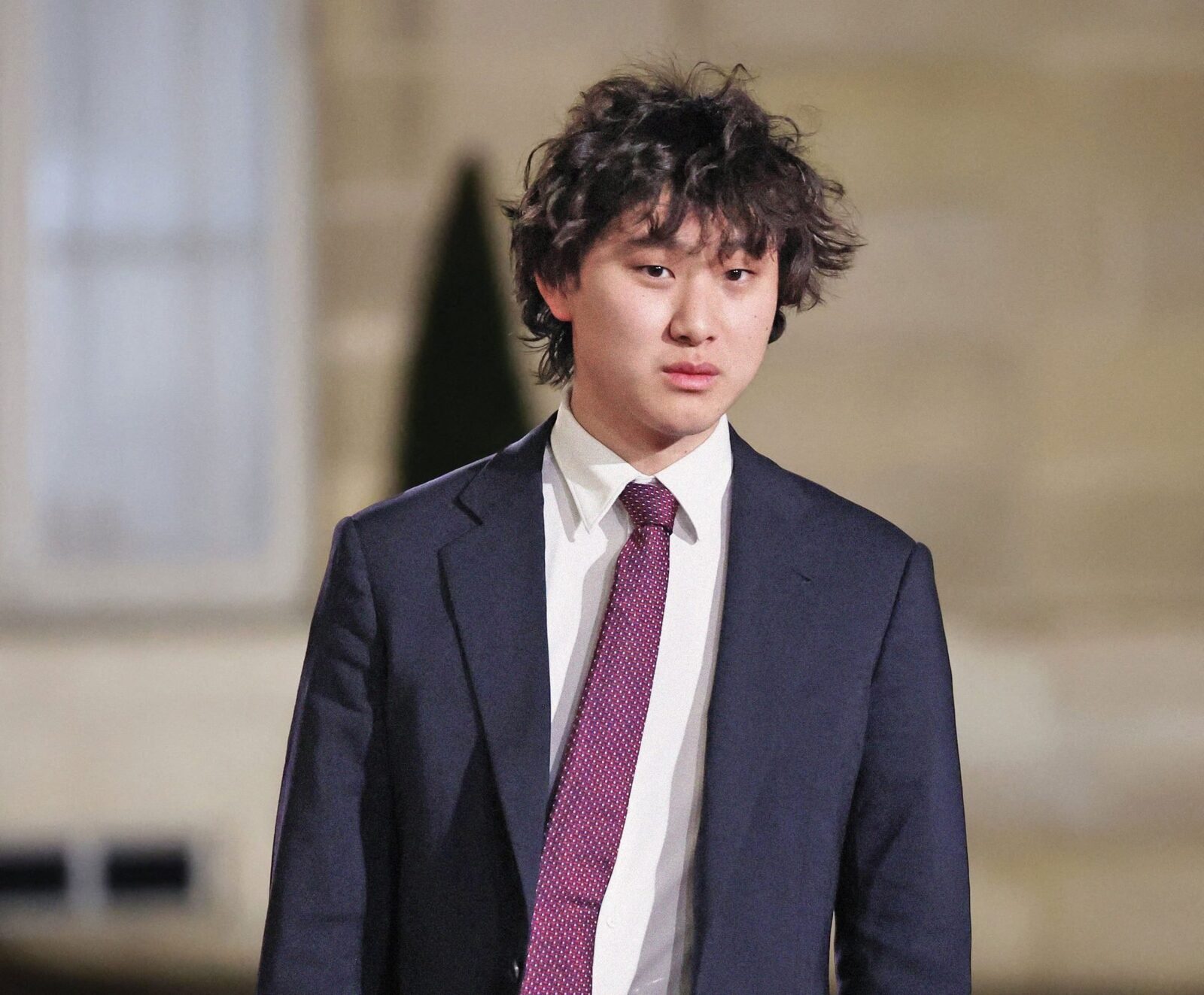 Alexandr Wang, tânărul miliardar care a construit un imperiu din date Alexandr Wang, fondatorul Scale AI, a devenit un nume important în domeniul inteligenței artificiale, construind un imperiu bazat pe o componentă adesea trecută cu vederea: datele