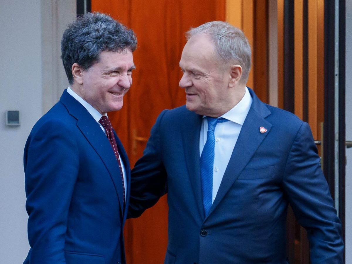 Întâlnire de lucru la nivel înalt: Nicușor Dan și premierul polonez discută despre securitate și cooperare economică Nicușor Dan a avut o întrevedere cu premierul polonez Donald Tusk, axată pe consolidarea securității continentale, viitorul proiectului european și dezvoltarea legăturilor economice bilaterale
