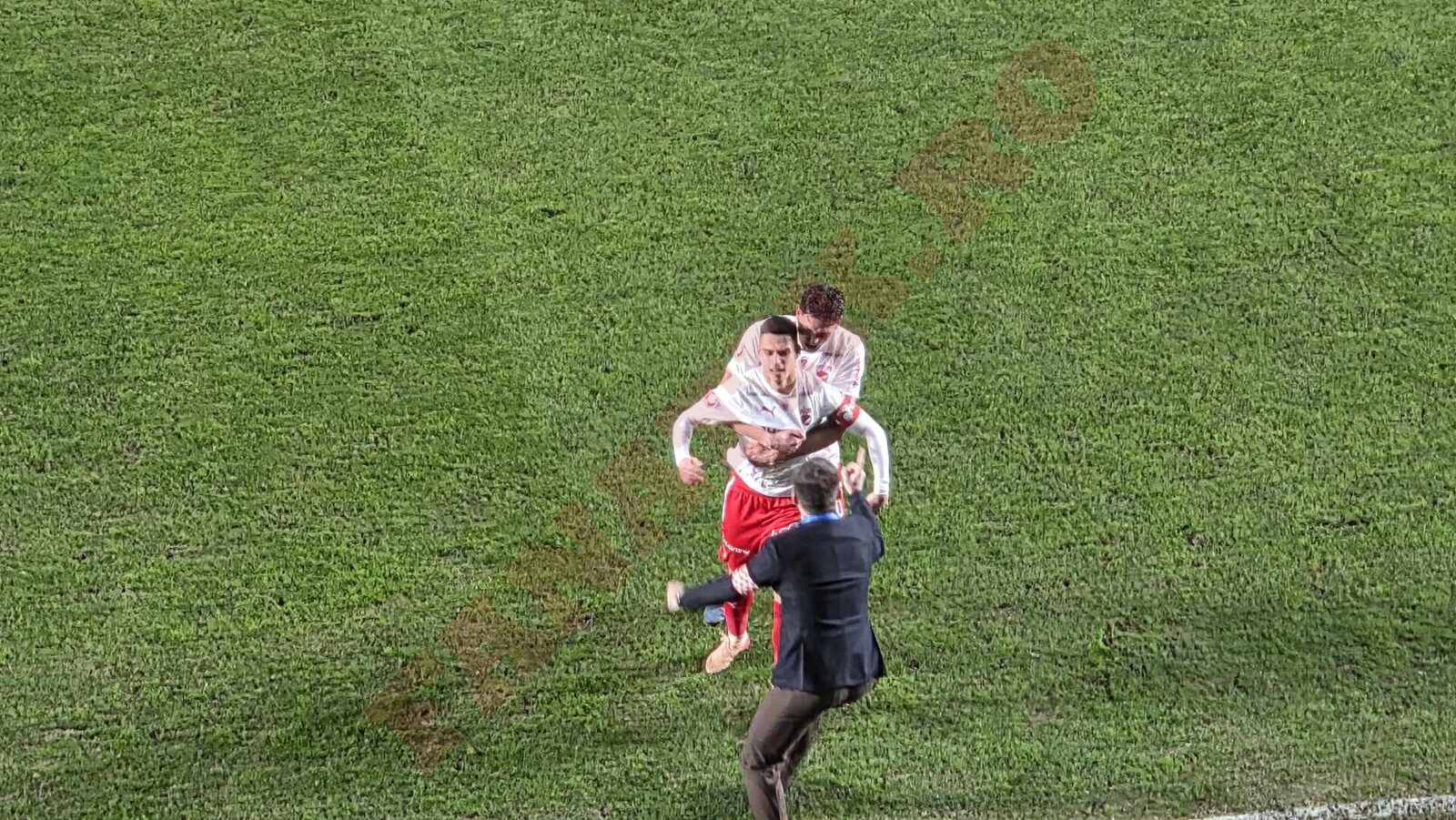 Cîrjan, erou și țintă a suporterilor în derby-ul Rapid – Dinamo Atmosferă incendiară la derby-ul Rapid – Dinamo, disputat în Giulești