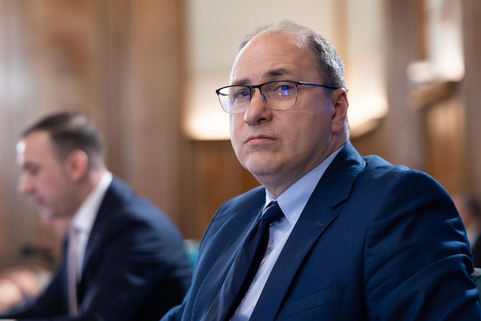 Mihai Dimian anunță concursuri pentru posturi în creșele noi Mihai Dimian, noul ministru al Educației și Cercetării, a anunțat, marți, că Guvernul a aprobat un memorandum ce permite scoaterea la concurs a peste 400 de posturi necesare pentru funcționarea a 23 de creșe noi