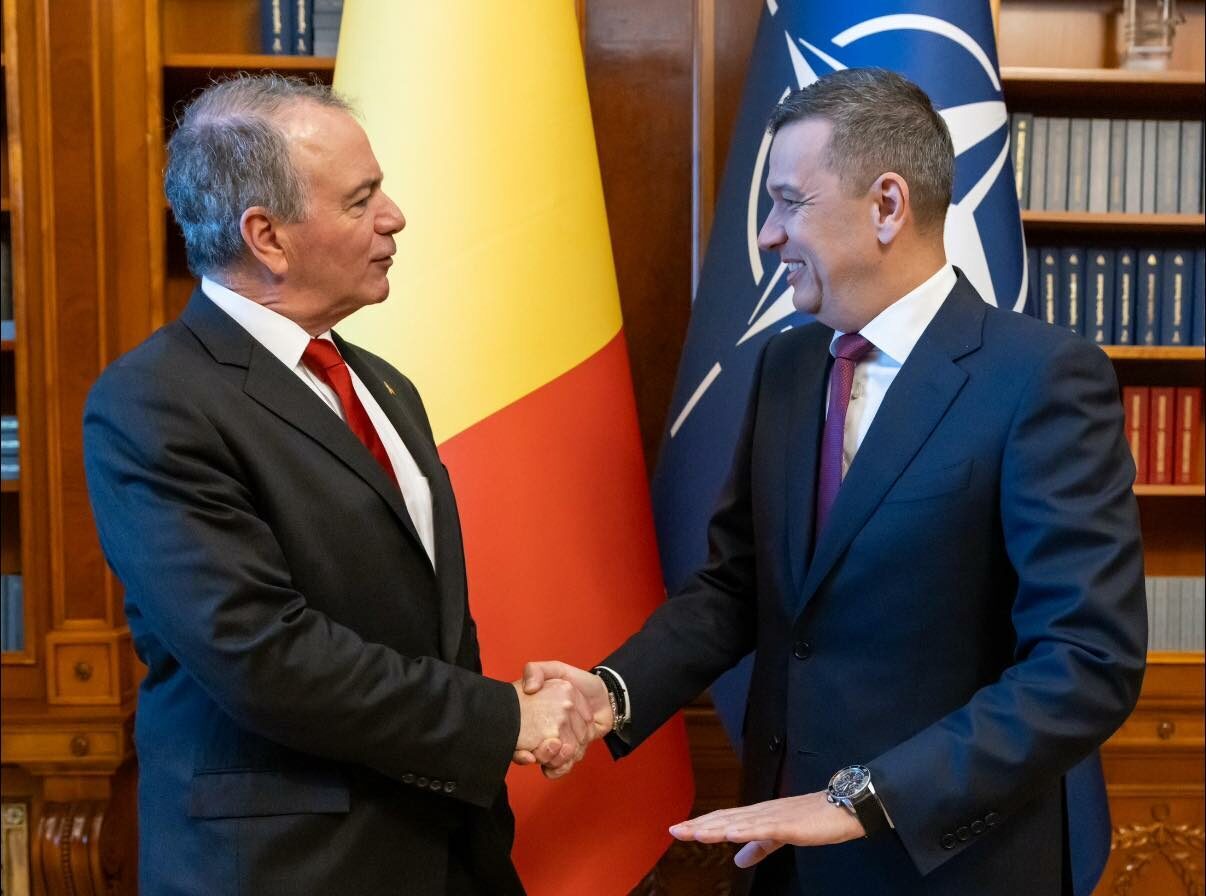 Întâlnire la Camera Deputaților: Sorin Grindeanu și noul ambasador american discută despre securitate și parteneriatul strategic Președintele Camerei Deputaților, Sorin Grindeanu, a avut o întrevedere cu noul ambasador al Statelor Unite ale Americii în România, Darryl Nirenberg, marți, la Palatul Parlamentului
