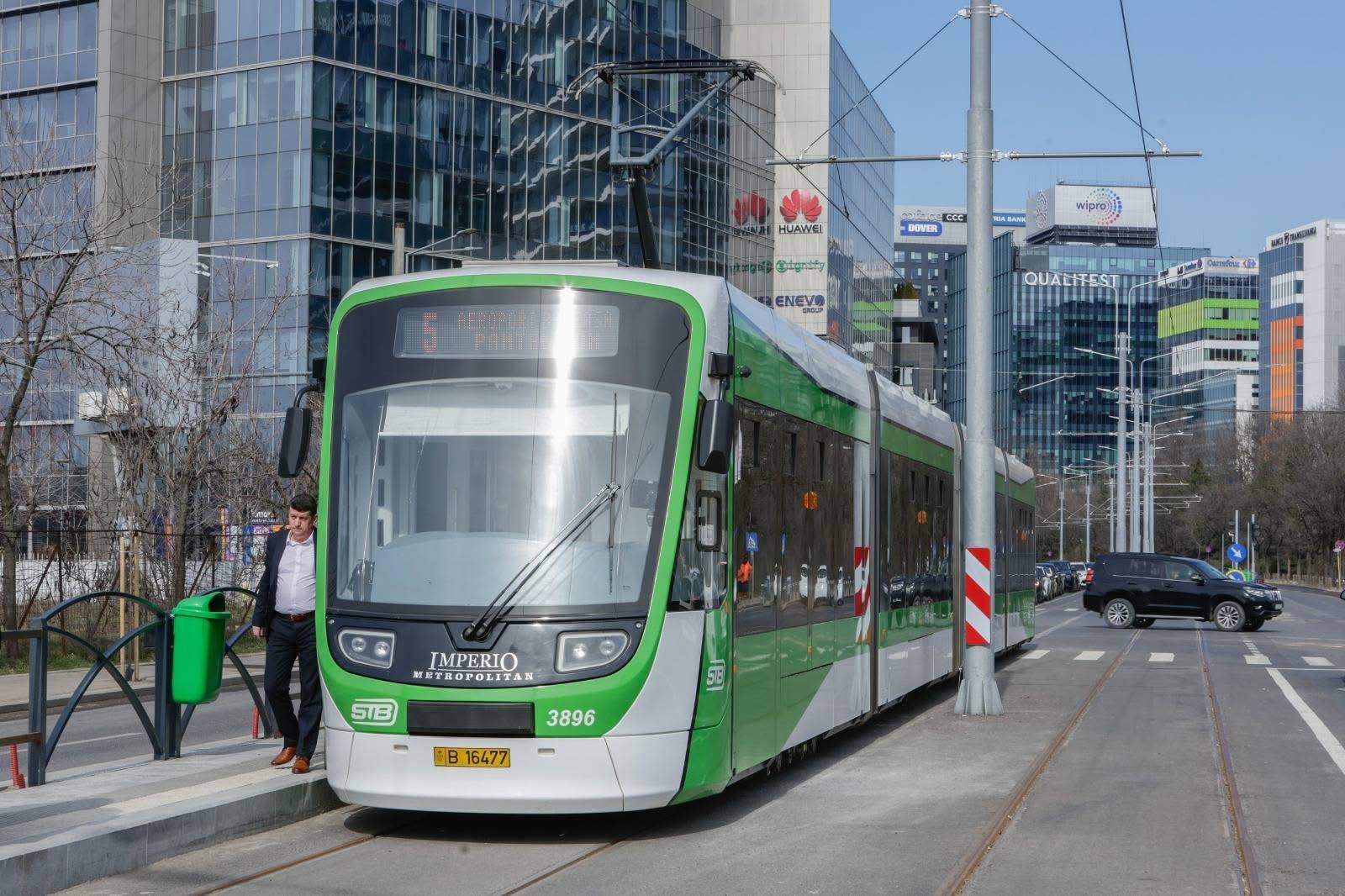Tramvaiul 5 revine pe șine în nordul Capitalei, după doi ani de lucrări de modernizare Bucureștenii din nordul Capitalei se pot bucura de reluarea circulației tramvaiului 5, începând de astăzi, după o perioadă de doi ani în care linia a fost supusă unor ample lucrări de modernizare