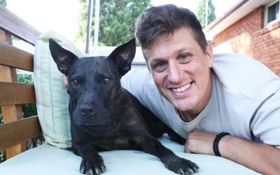 Antreprenor australian folosește inteligența artificială pentru a trata cancerul unui câine Paul Conyngham, un antreprenor tech din Sydney, cu o experiență de peste 17 ani în domeniul machine learning și data analysis, a reușit să obțină rezultate promițătoare în tratarea cancerului canin, prin combinarea inteligenței artificiale (AI) cu genomică și vaccinuri mRNA