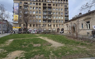 Un „jmecher” vrea să construiască în fața librăriei Cărturești, acuză primarul Capitalei Primarul general al Capitalei, Ciprian Ciucu, a semnalat o situație controversată privind un teren situat în fața librăriei Cărturești și a cinematografului Patria, afirmând că un „jmecher” ar fi intrat în posesia acestuia și intenționează să construiască o clădire