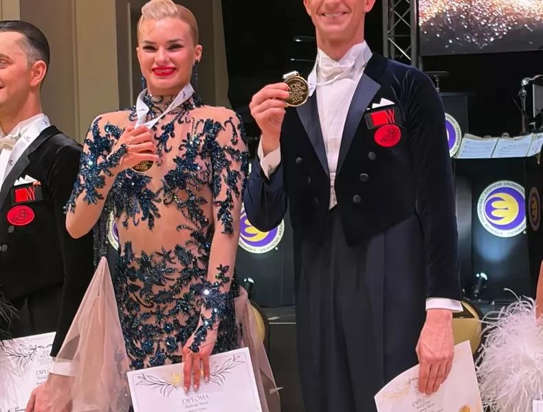 România, pe culmile dansului sportiv: Perechea Cojoc-Matei, victorie la Blackpool România a cucerit o performanță de excepție în lumea dansului sportiv, impunându-se la prestigiosul Grand Slam WDSF de la Blackpool