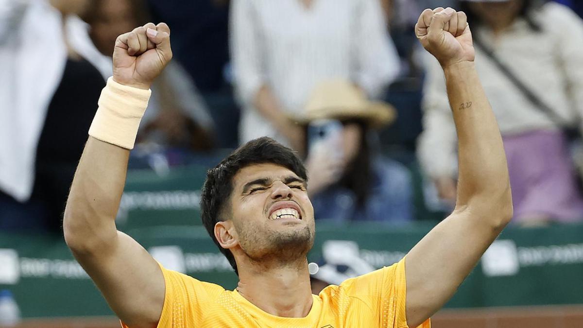 Alcaraz, victorie epică la Indian Wells: „Când iei valul succesului…” Carlos Alcaraz, actualul număr 1 mondial, a reușit o nouă victorie spectaculoasă la turneul Masters 1000 de la Indian Wells, după ce a trecut de francezul Arthur Rinderknech