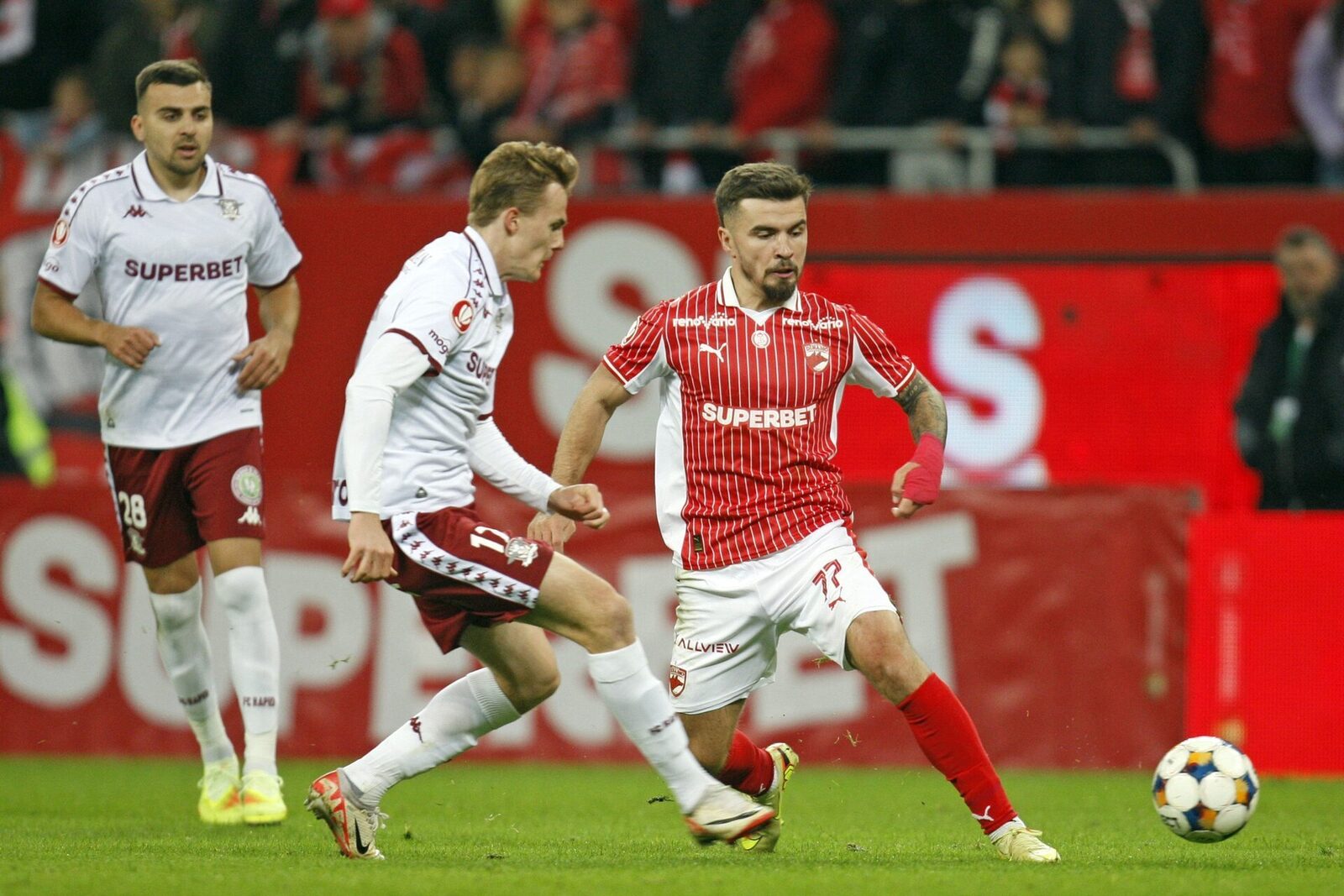 Derby de tradiție: Rapid București – Dinamo București, sâmbătă seară Sâmbătă, 14 martie, de la ora 21:00, fanii fotbalului românesc vor avea parte de un nou capitol din rivalitatea intensă dintre Rapid București și Dinamo București
