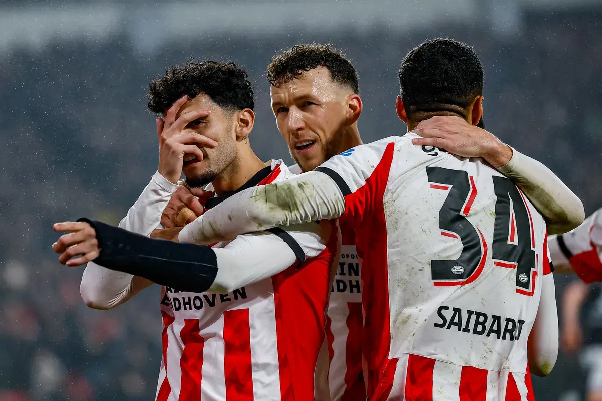 Psv, cu pepi atacant, în fața lui az pe teren propriu