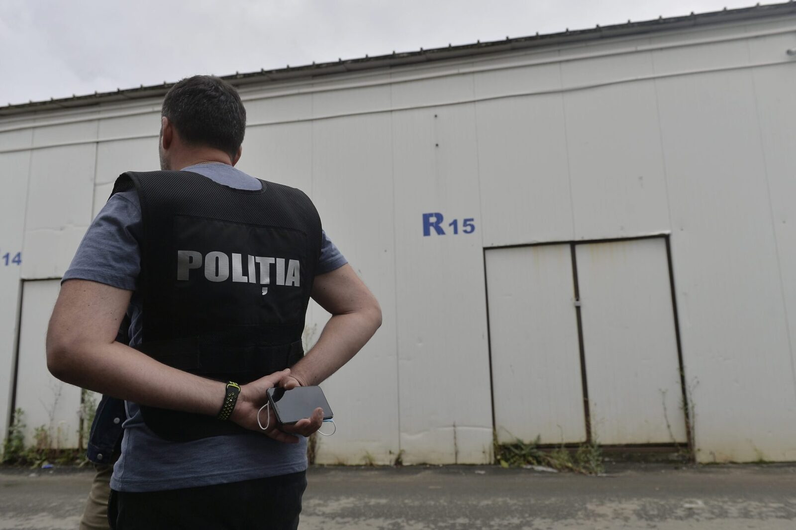 Afacere ilegală cu AUR și proxenetism: Doi bărbați prinși în flagrant de polițiști Polițiștii de la Serviciul de Investigare a Criminalității Economice din cadrul Poliției Capitalei au efectuat luni o acțiune amplă, soldată cu reținerea a doi bărbați