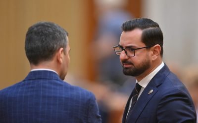 Adrian Chesnoiu, fost ministru al Agriculturii, condamnat la închisoare cu executare Adrian Chesnoiu, fostul ministru al Agriculturii în guvernarea PSD, a fost condamnat miercuri, în primă instanță, la patru ani de închisoare cu executare